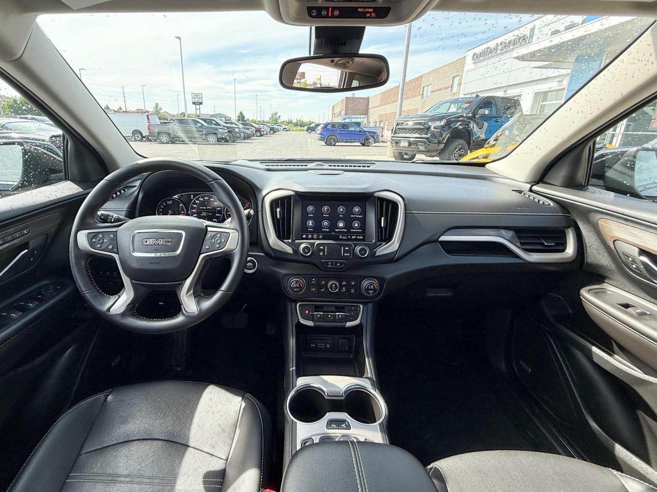 2022 GMC Terrain Denali 1.5L 4CYL TURBO, DENALI AWD, BLACK DIAMOND EDITION, SKSCAPE SUNROOF, HEATED AND VENTILATED FRONT SEATS, HEATED REAR SEATS, HEATED STEERING WHEEL, REMOTE VEHICLE START, HUD, 19" DARK GREY ALLOY WHEELS Photo