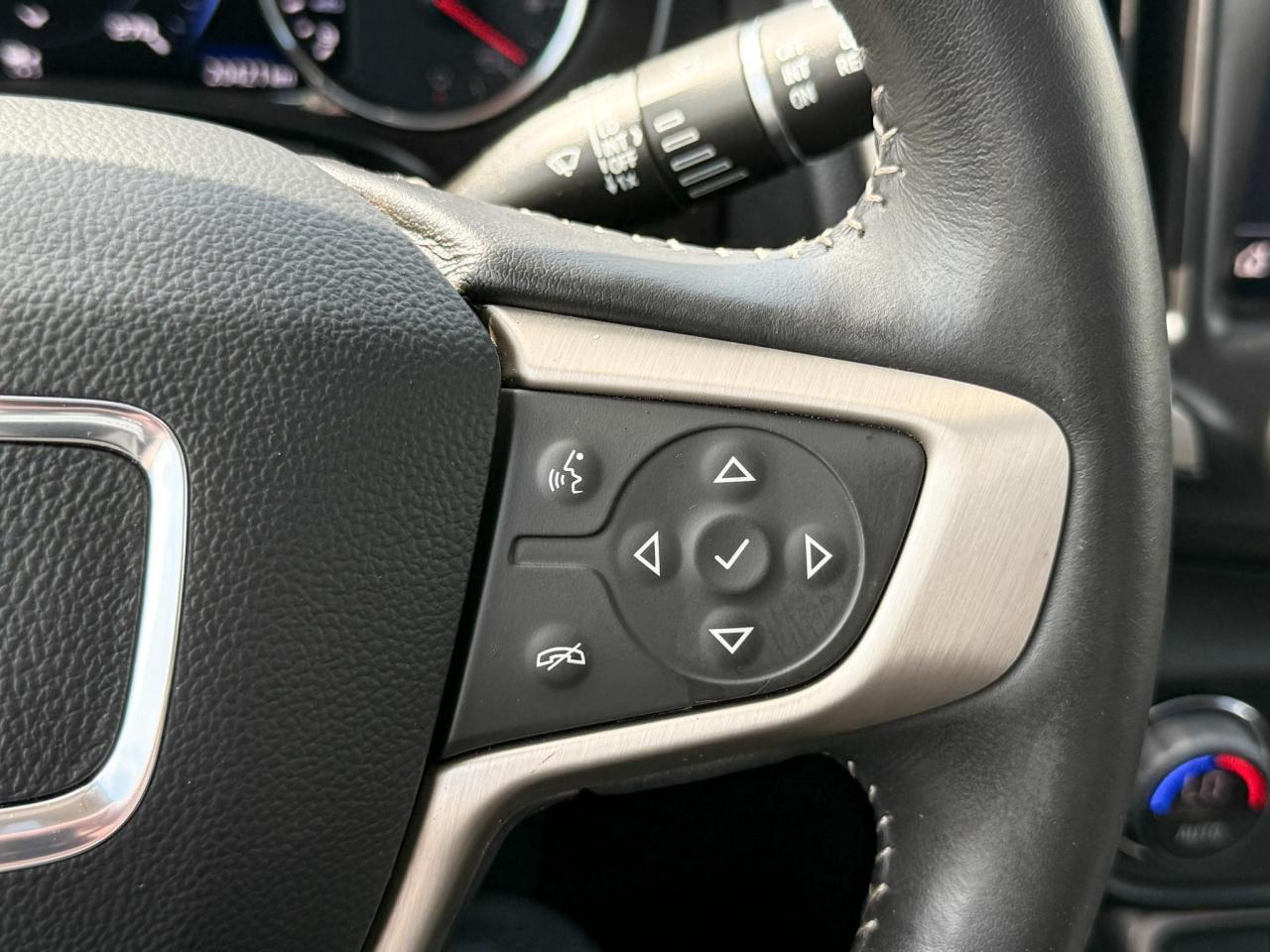 2022 GMC Terrain Denali 1.5L 4CYL TURBO, DENALI AWD, BLACK DIAMOND EDITION, SKSCAPE SUNROOF, HEATED AND VENTILATED FRONT SEATS, HEATED REAR SEATS, HEATED STEERING WHEEL, REMOTE VEHICLE START, HUD, 19" DARK GREY ALLOY WHEELS Photo