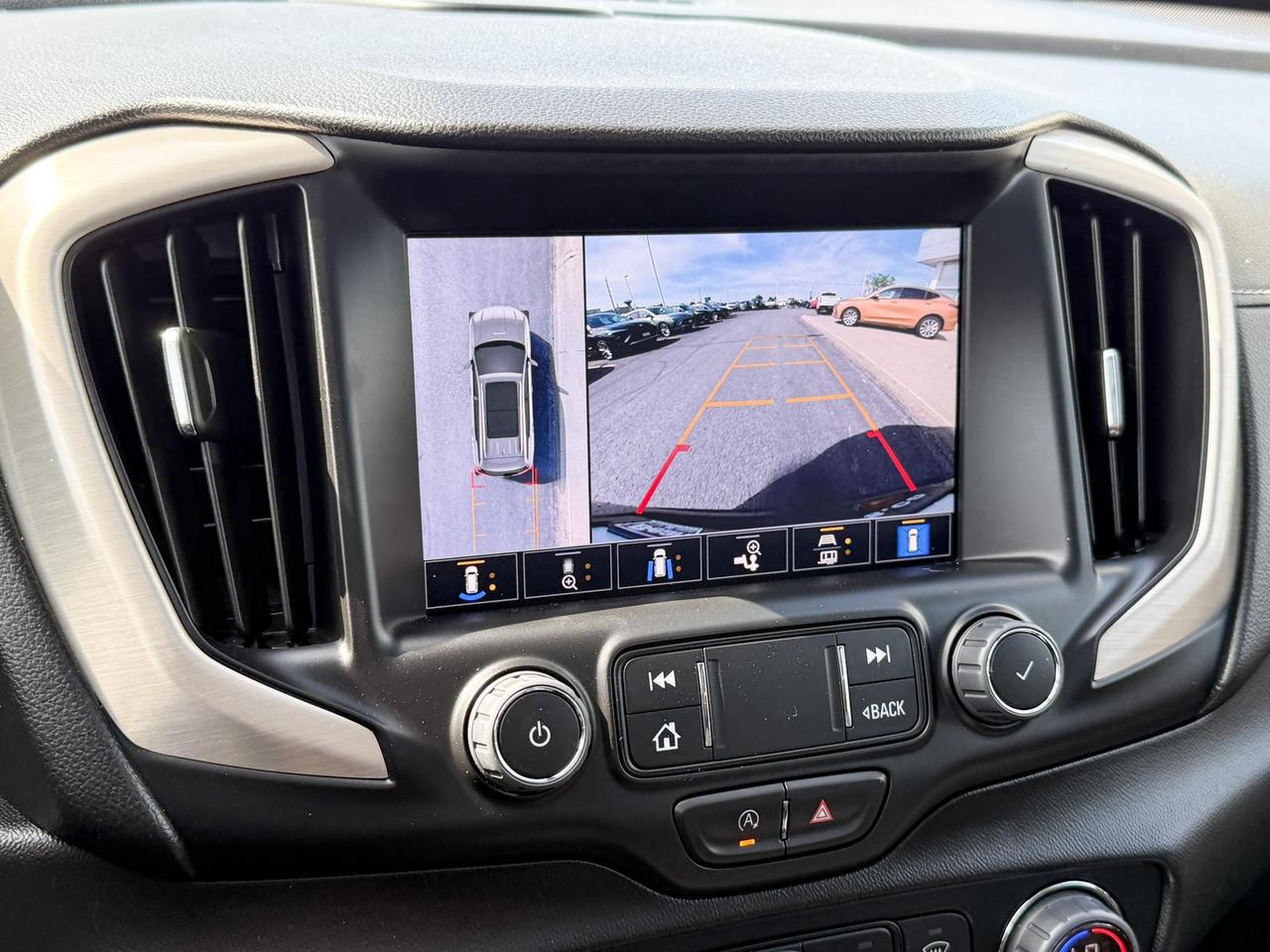 2022 GMC Terrain Denali 1.5L 4CYL TURBO, DENALI AWD, BLACK DIAMOND EDITION, SKSCAPE SUNROOF, HEATED AND VENTILATED FRONT SEATS, HEATED REAR SEATS, HEATED STEERING WHEEL, REMOTE VEHICLE START, HUD, 19" DARK GREY ALLOY WHEELS Photo
