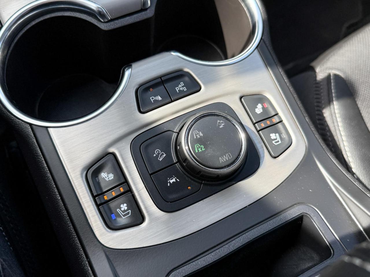 2022 GMC Terrain Denali 1.5L 4CYL TURBO, DENALI AWD, BLACK DIAMOND EDITION, SKSCAPE SUNROOF, HEATED AND VENTILATED FRONT SEATS, HEATED REAR SEATS, HEATED STEERING WHEEL, REMOTE VEHICLE START, HUD, 19" DARK GREY ALLOY WHEELS Photo