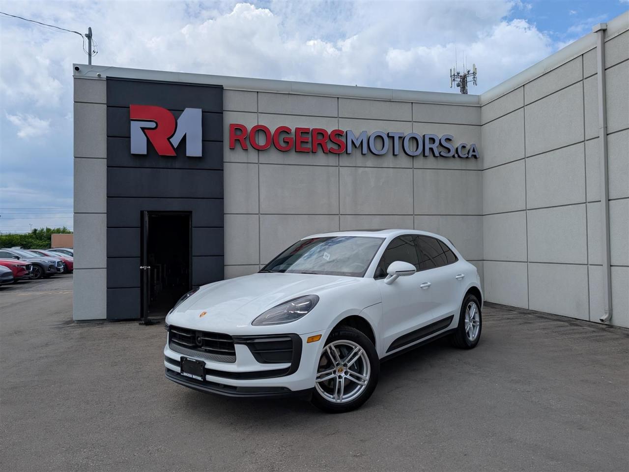Used 2022 Porsche Macan AWD - NAVI - PANO ROOF - 360 CAMERA for sale in Oakville, ON