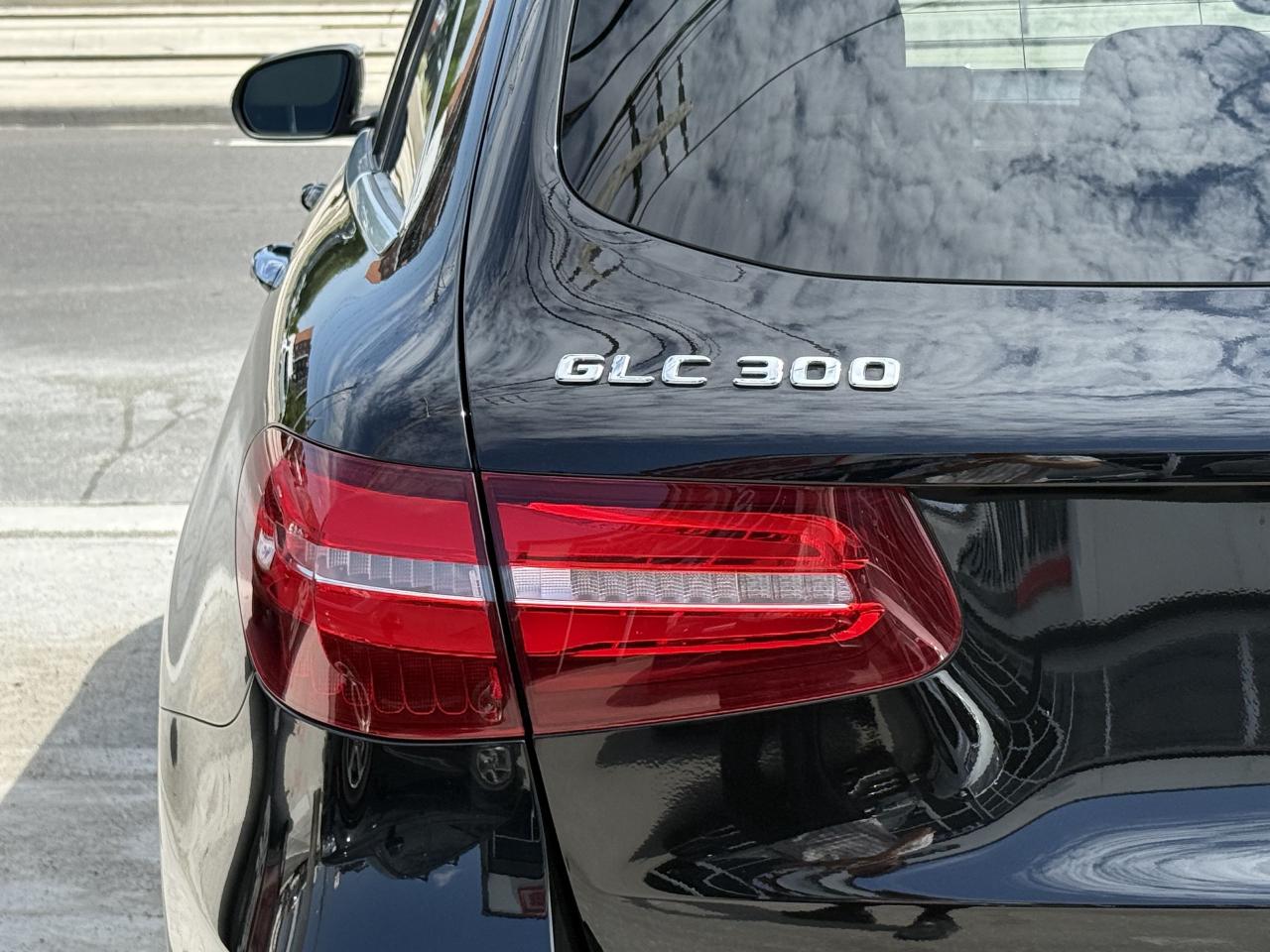 2019 Mercedes-Benz GLC-Class 300 //AMG SPORT | PANO | LOADED - Photo #12