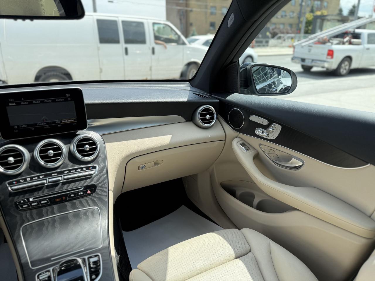 2019 Mercedes-Benz GLC-Class 300 //AMG SPORT | PANO | LOADED - Photo #18