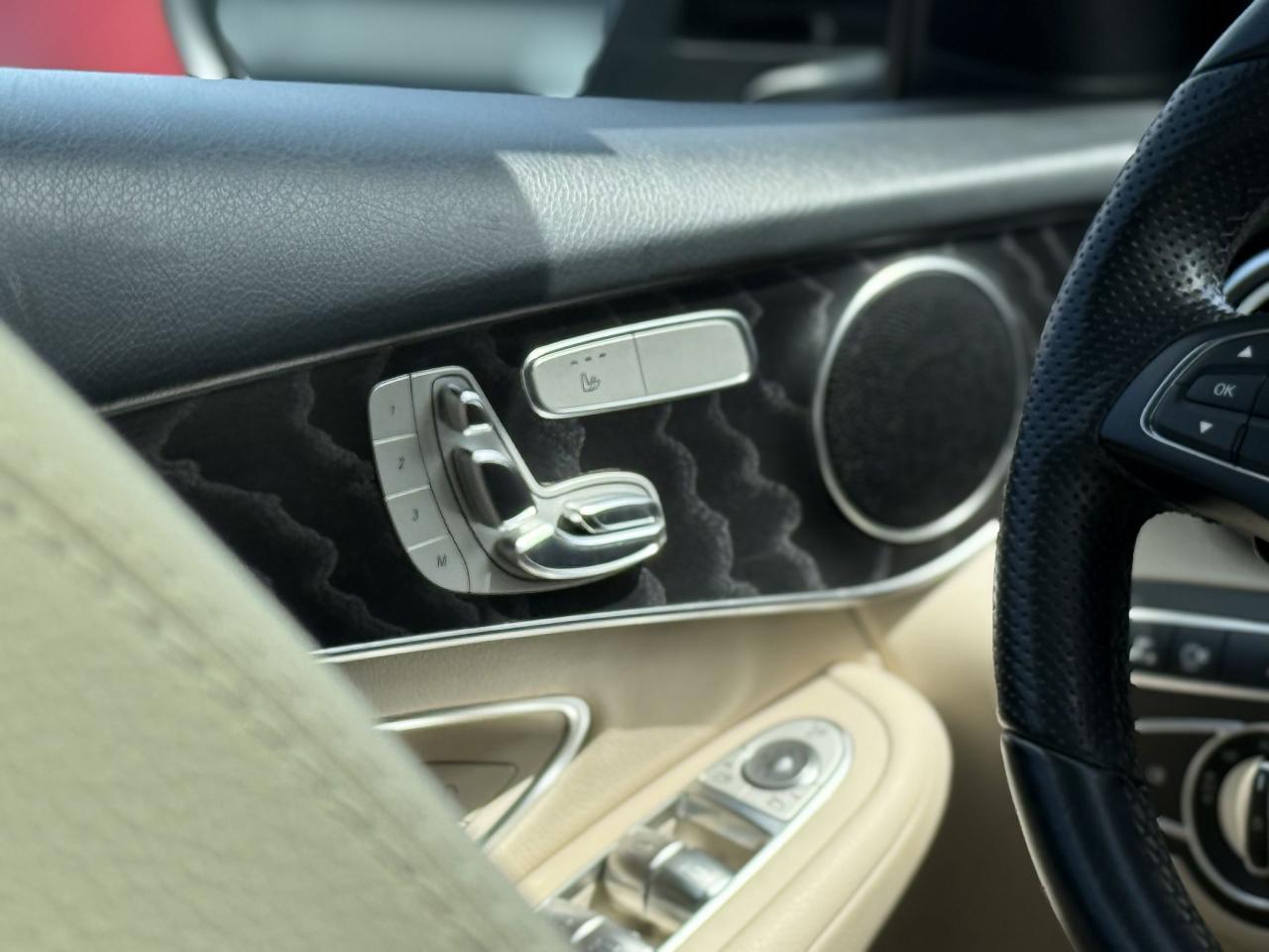 2019 Mercedes-Benz GLC-Class 300 //AMG SPORT | PANO | LOADED - Photo #27