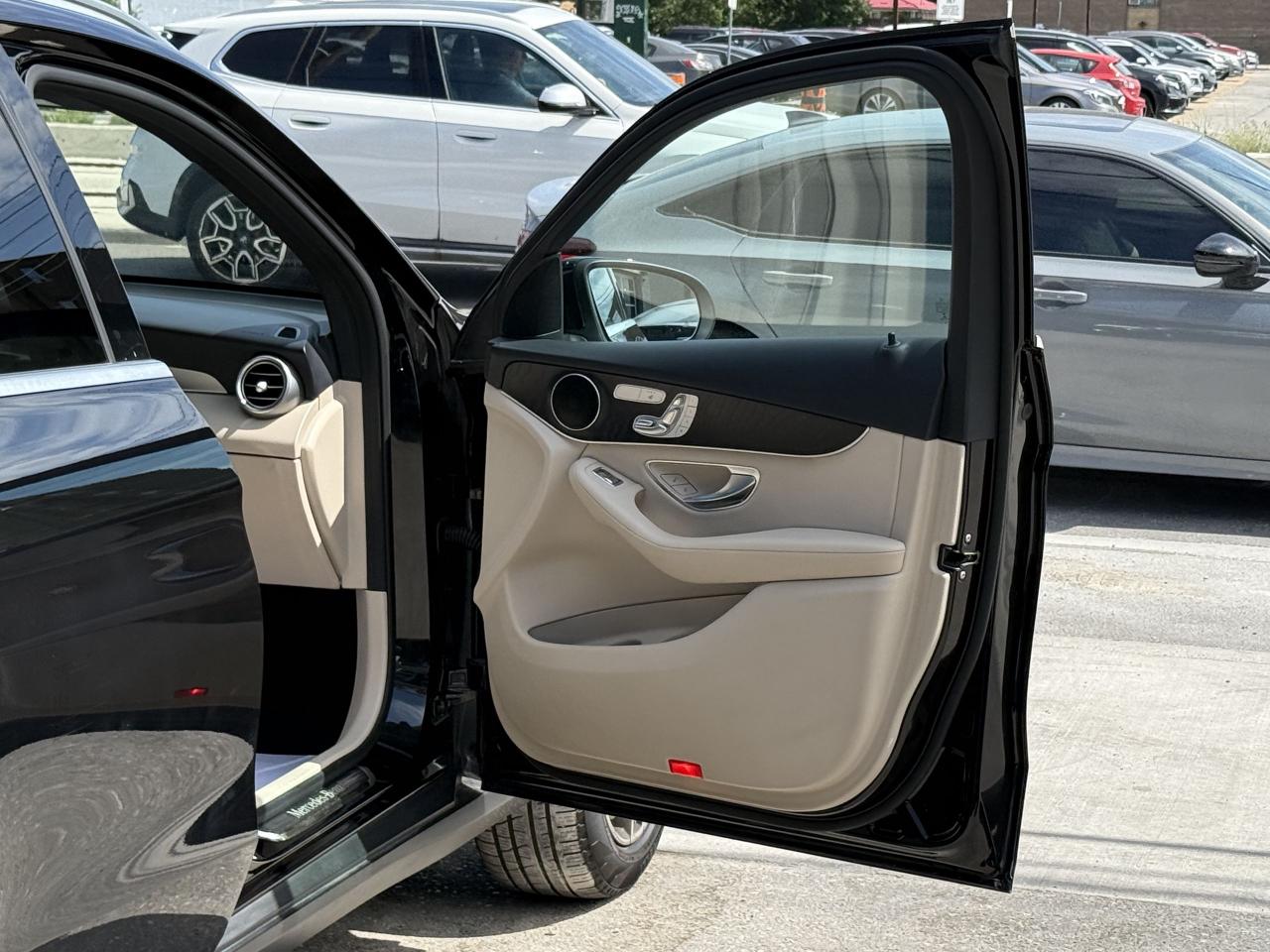 2019 Mercedes-Benz GLC-Class 300 //AMG SPORT | PANO | LOADED - Photo #30