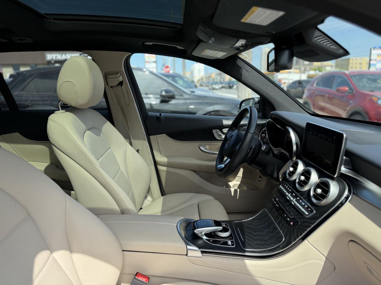2019 Mercedes-Benz GLC-Class 300 //AMG SPORT | PANO | LOADED - Photo #31