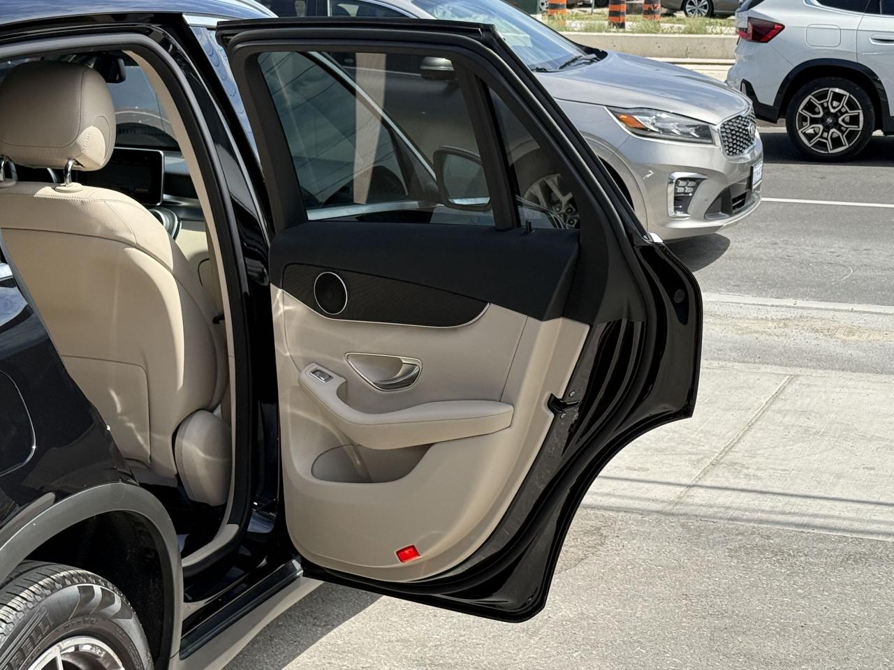 2019 Mercedes-Benz GLC-Class 300 //AMG SPORT | PANO | LOADED - Photo #34
