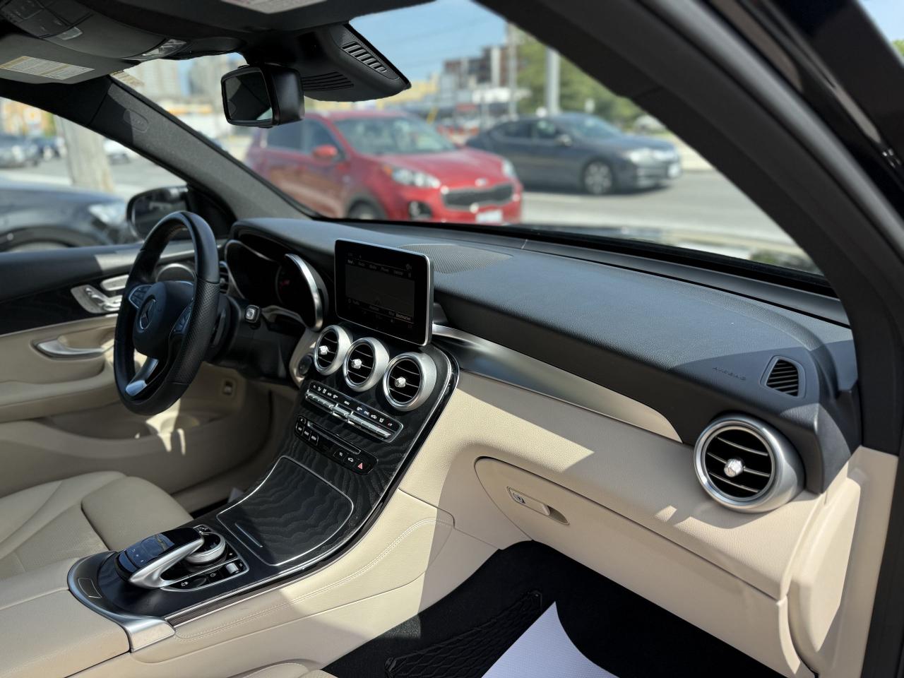 2019 Mercedes-Benz GLC-Class 300 //AMG SPORT | PANO | LOADED - Photo #33