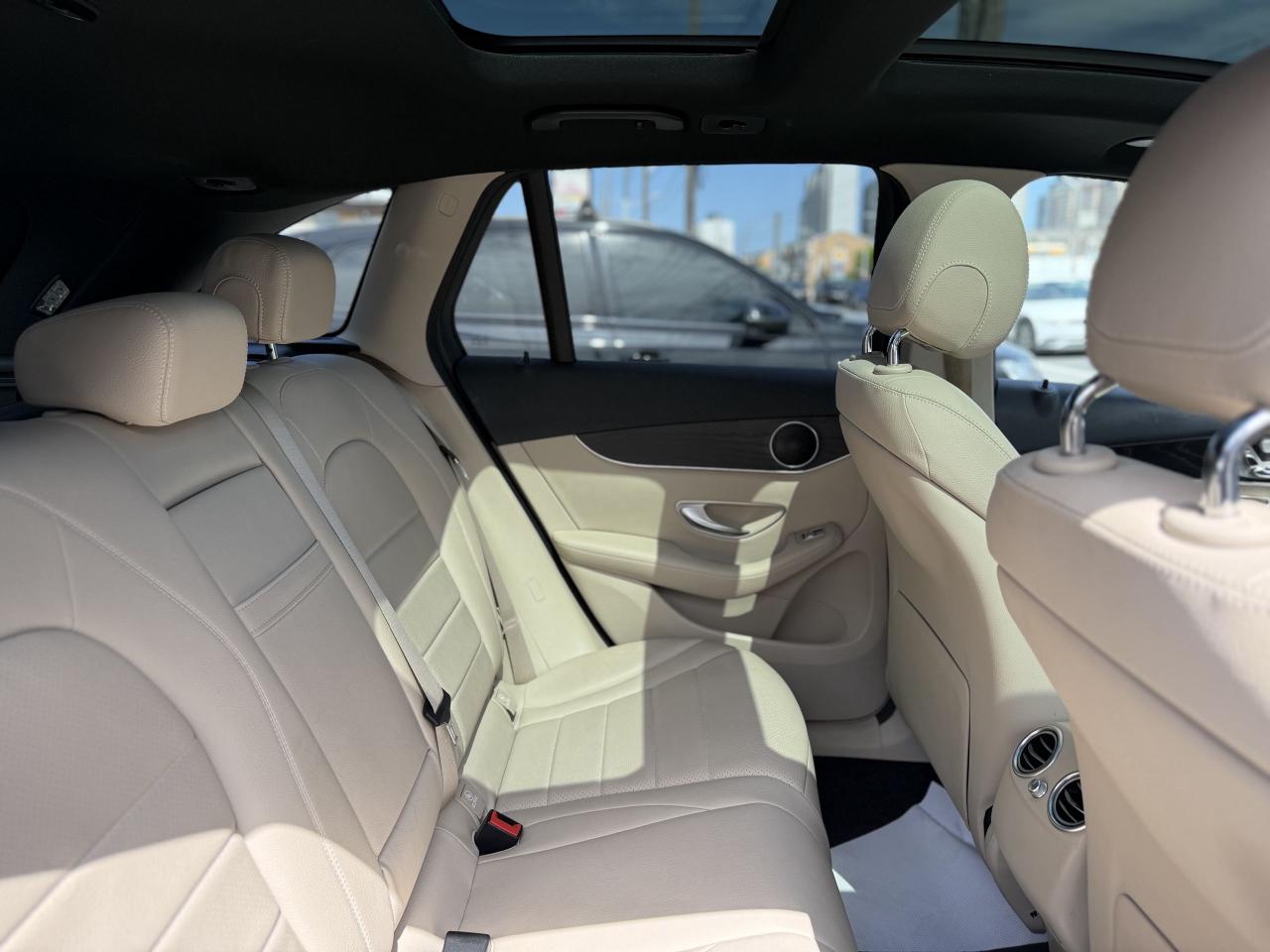 2019 Mercedes-Benz GLC-Class 300 //AMG SPORT | PANO | LOADED - Photo #35