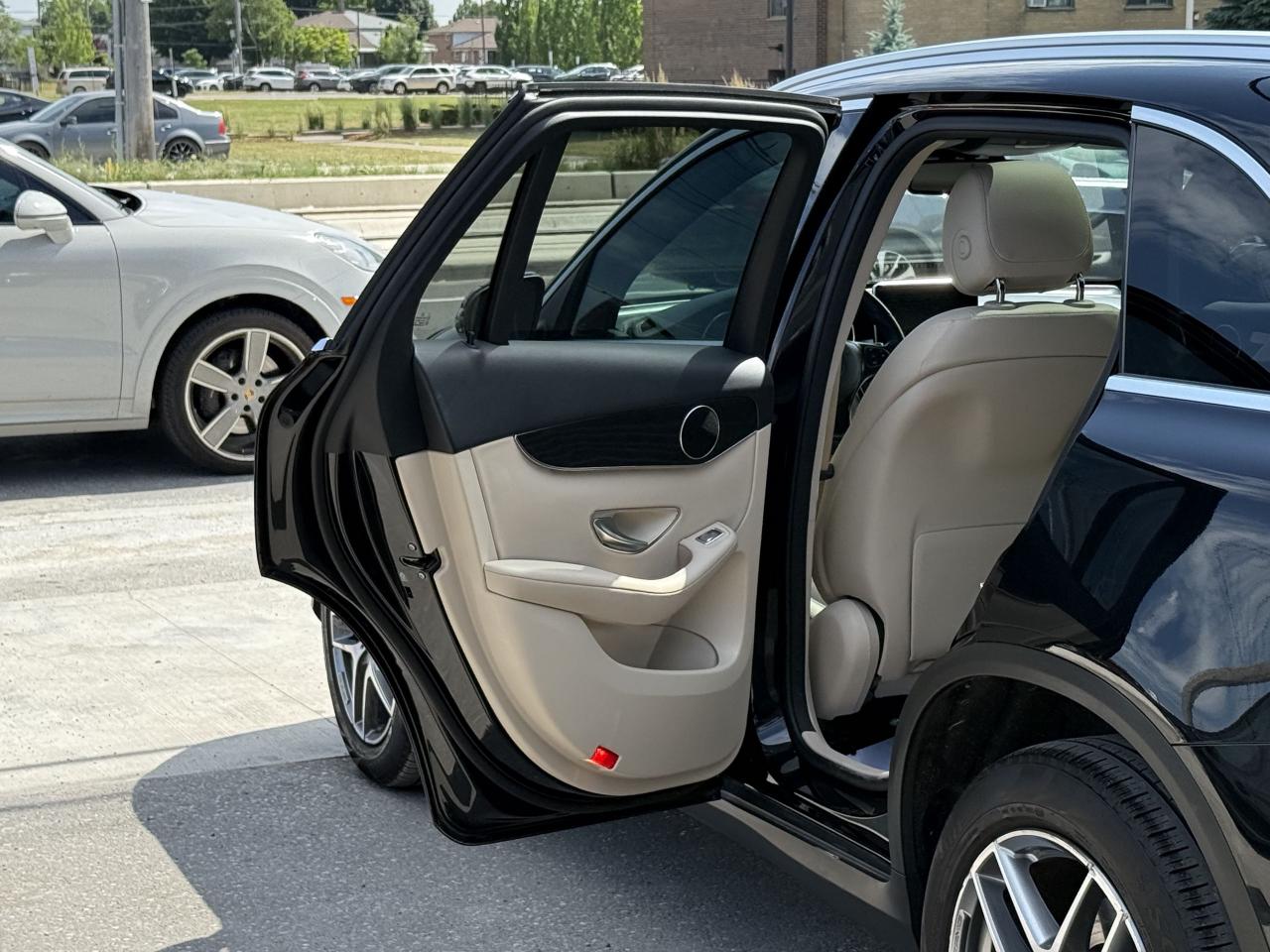 2019 Mercedes-Benz GLC-Class 300 //AMG SPORT | PANO | LOADED - Photo #38