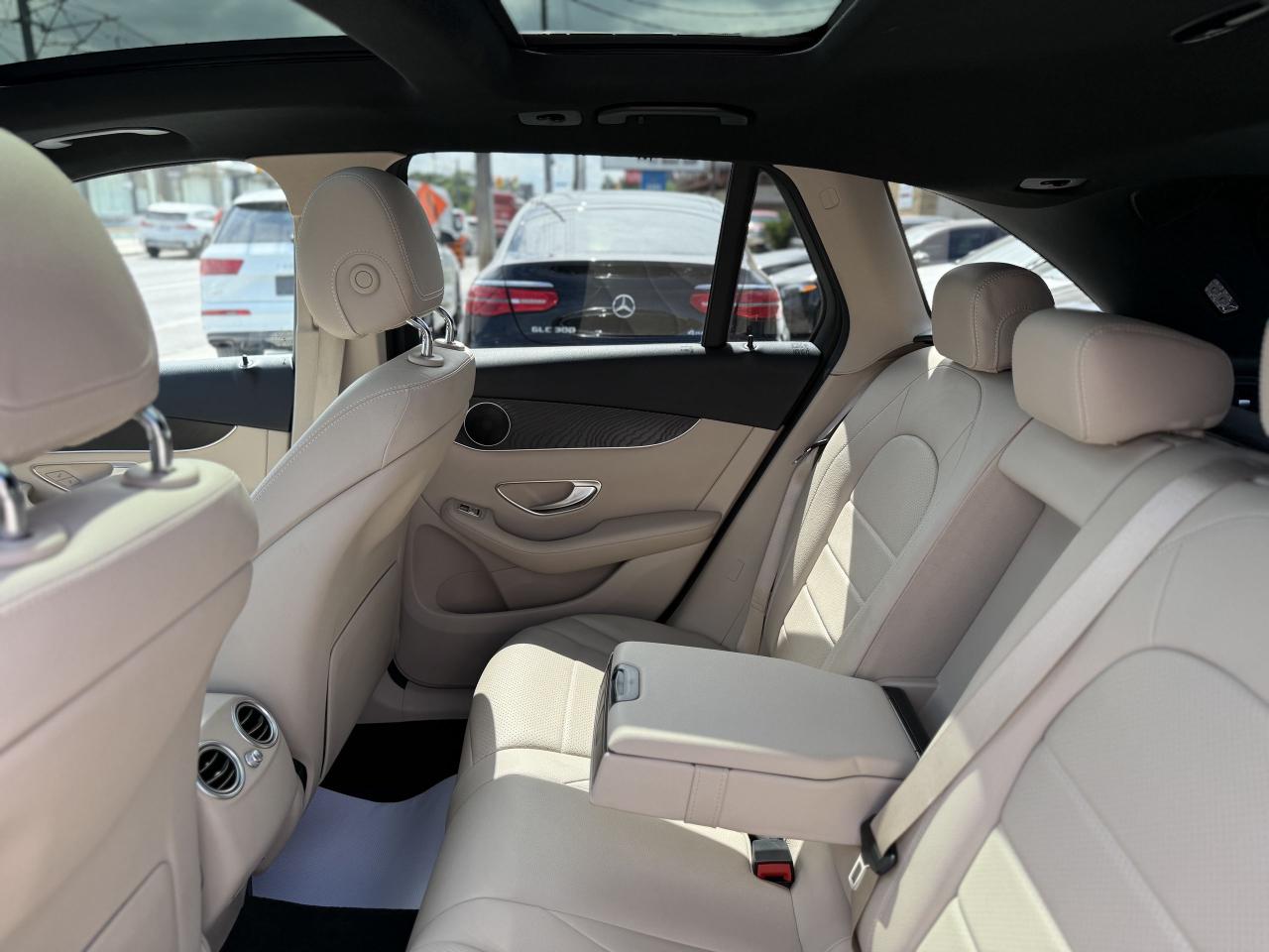 2019 Mercedes-Benz GLC-Class 300 //AMG SPORT | PANO | LOADED - Photo #40