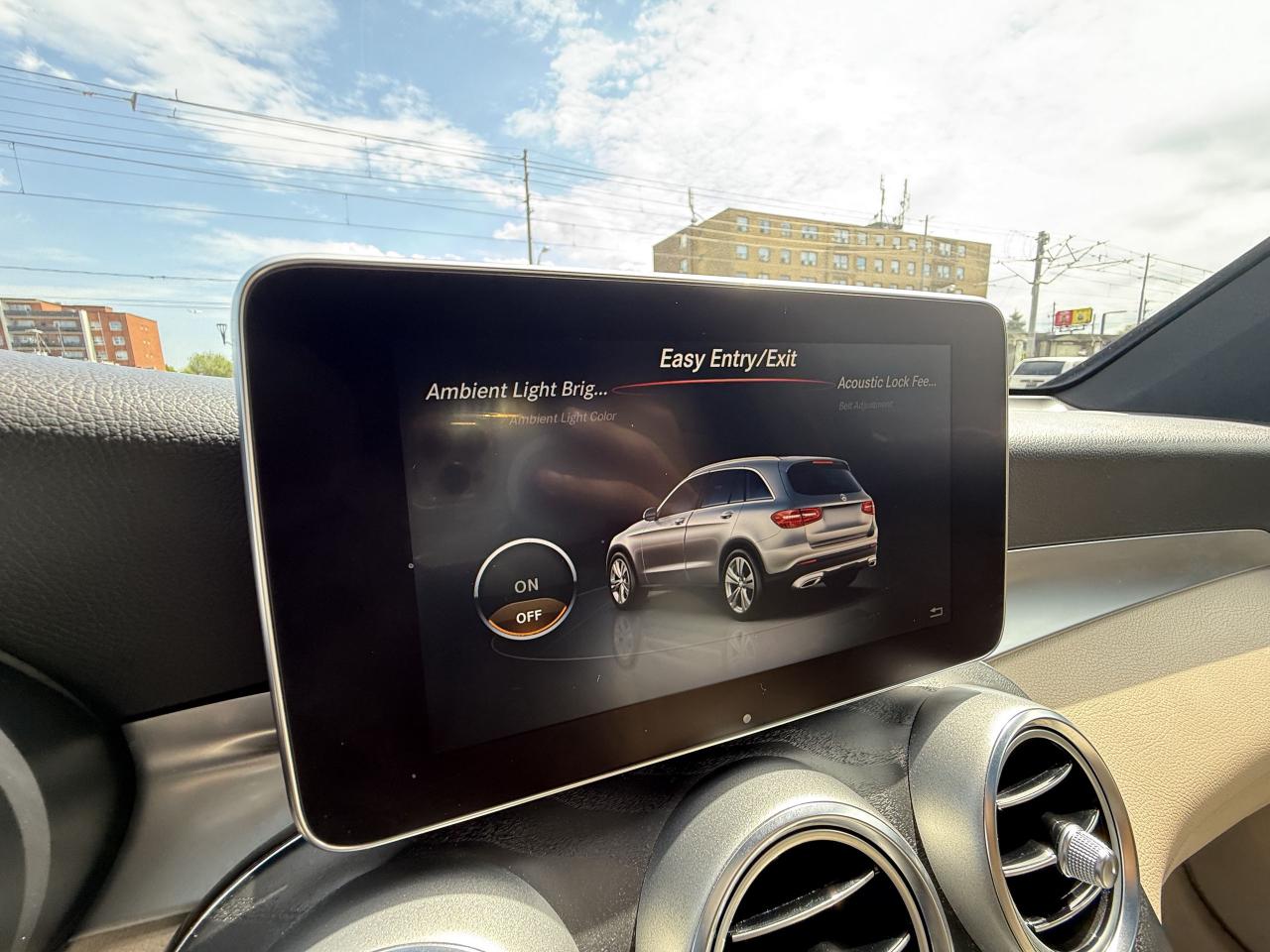 2019 Mercedes-Benz GLC-Class 300 //AMG SPORT | PANO | LOADED - Photo #44