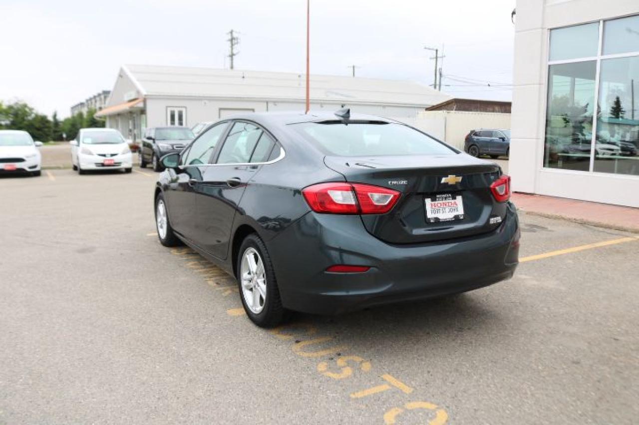 2018 Chevrolet Cruze  Photo3