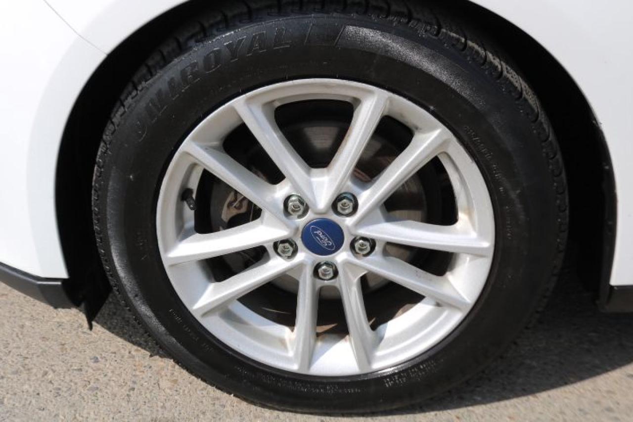 2017 Ford Focus  Photo2