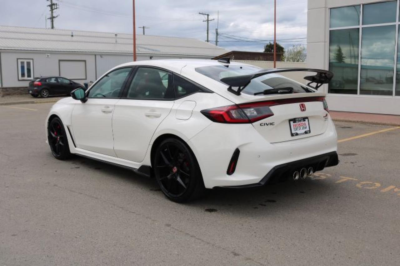2023 Honda Civic Type R Hatchback Photo2