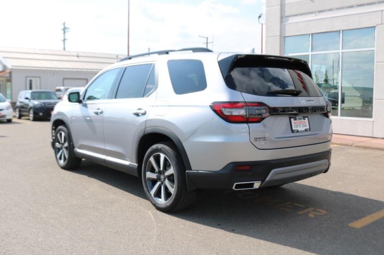 2025 Honda Pilot Touring AWD Photo2