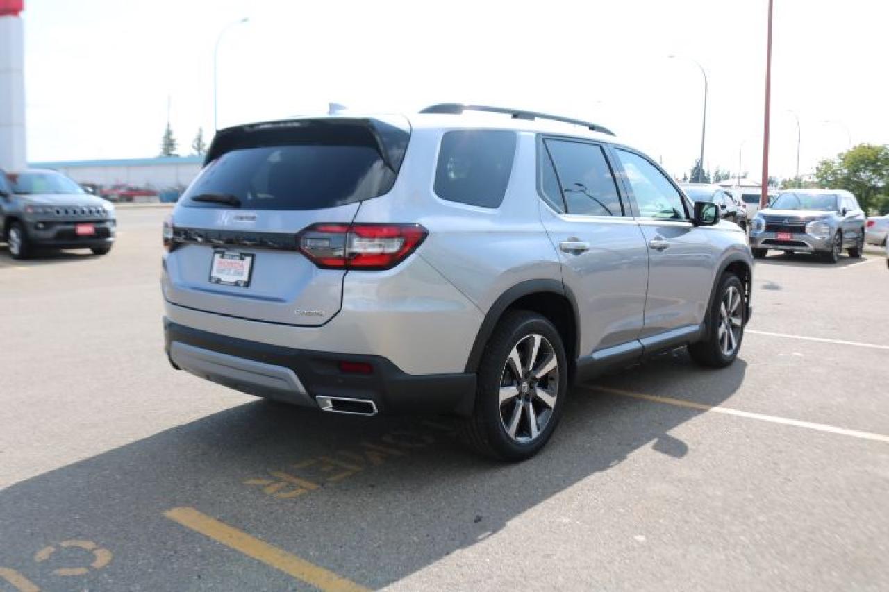 2025 Honda Pilot Touring AWD Photo4