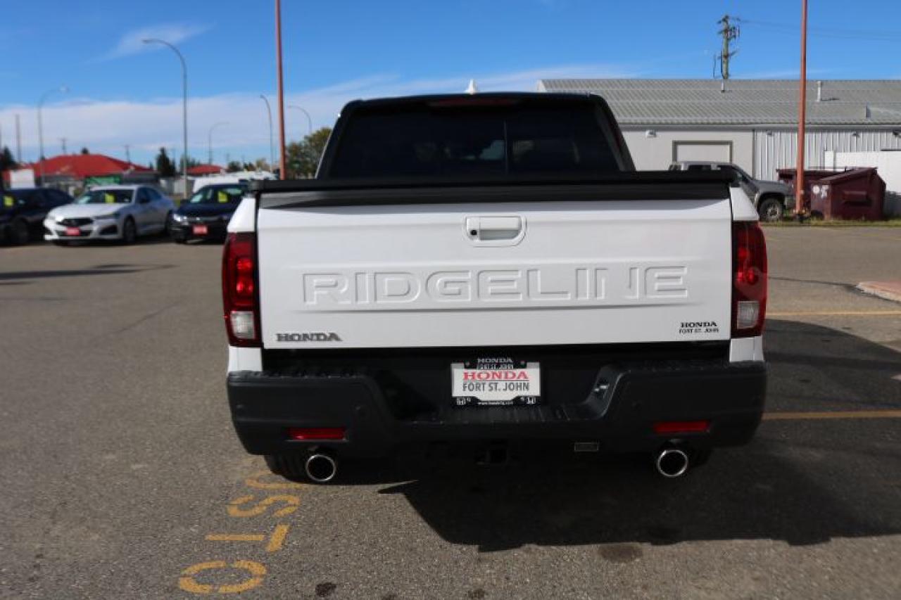 2025 Honda Ridgeline Black Edition AWD Photo4