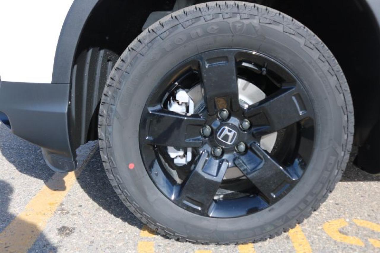 2025 Honda Ridgeline Black Edition AWD Photo2
