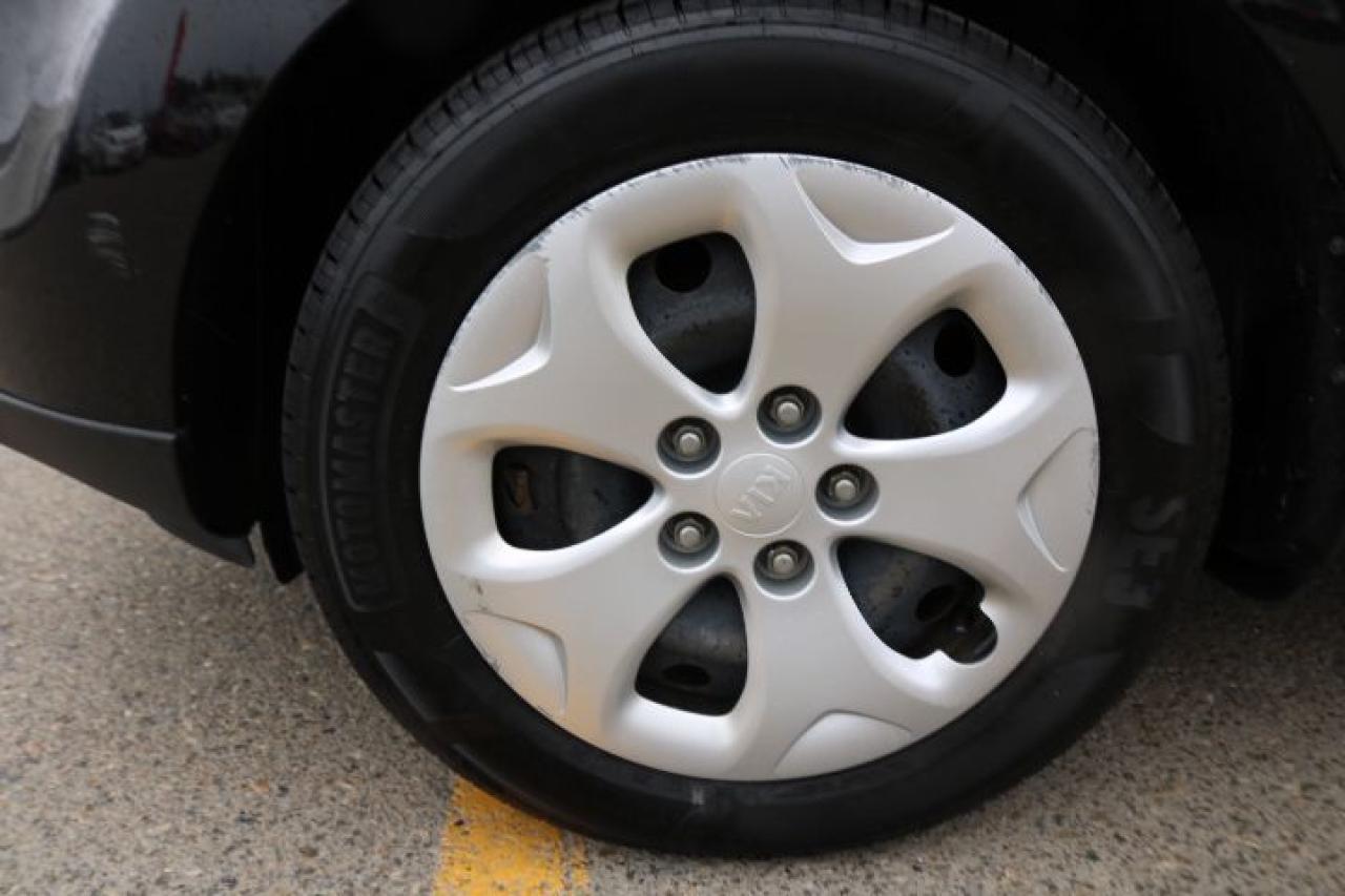 2016 Kia Soul BASE 6A Photo2