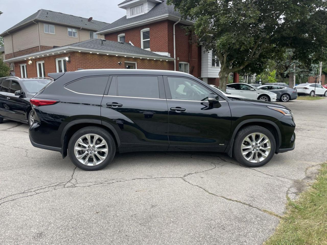 2023 Toyota Highlander HYBRID Limited AWD - Photo #7