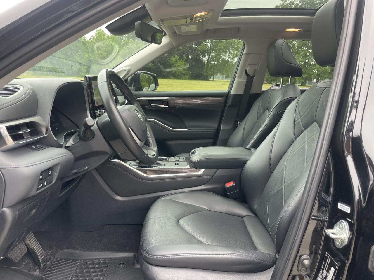 2023 Toyota Highlander HYBRID Limited AWD - Photo #11