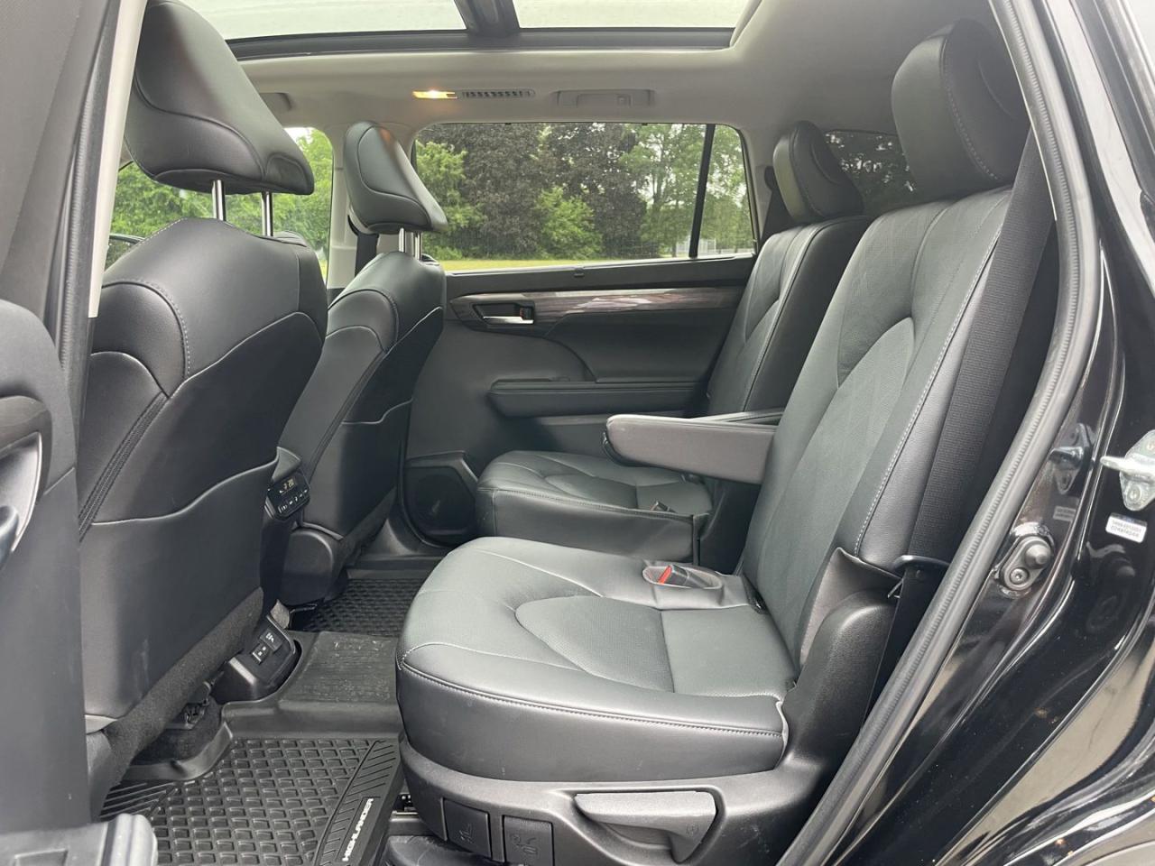 2023 Toyota Highlander HYBRID Limited AWD - Photo #12