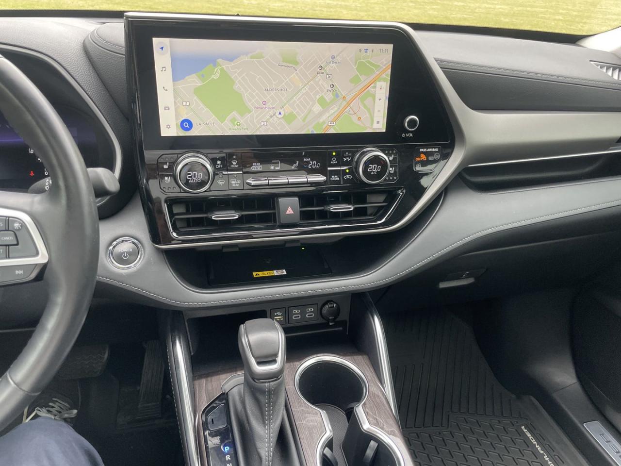 2023 Toyota Highlander HYBRID Limited AWD - Photo #17