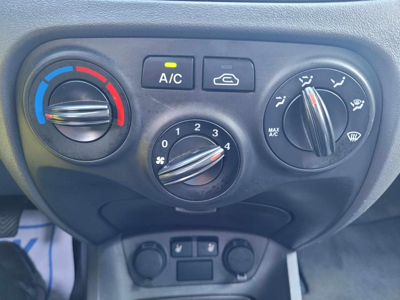 2010 Kia Rio EX Photo10