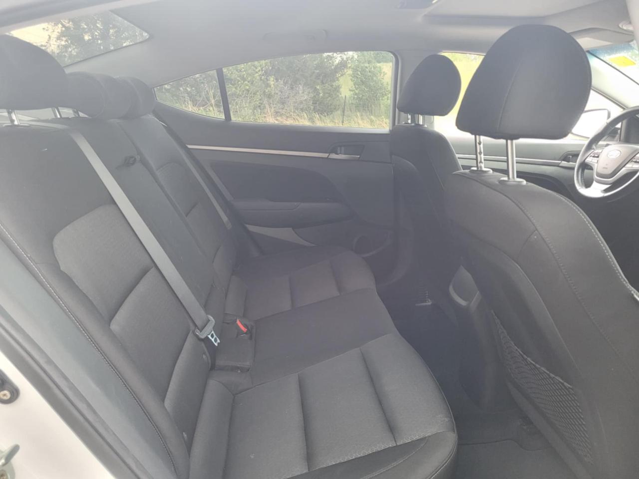 2017 Hyundai Elantra GLS Photo8