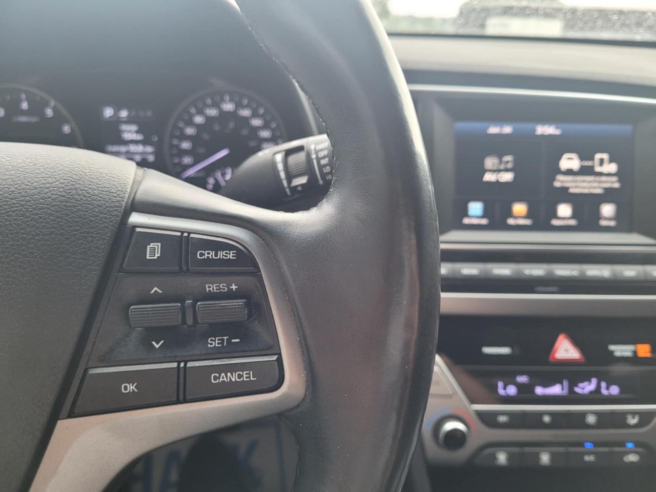 2017 Hyundai Elantra GLS Photo16