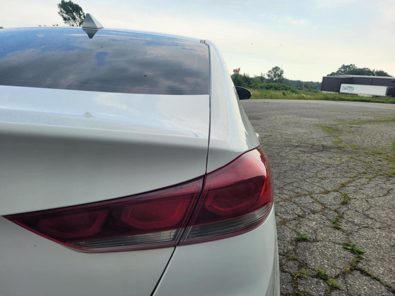 2017 Hyundai Elantra GLS Photo4