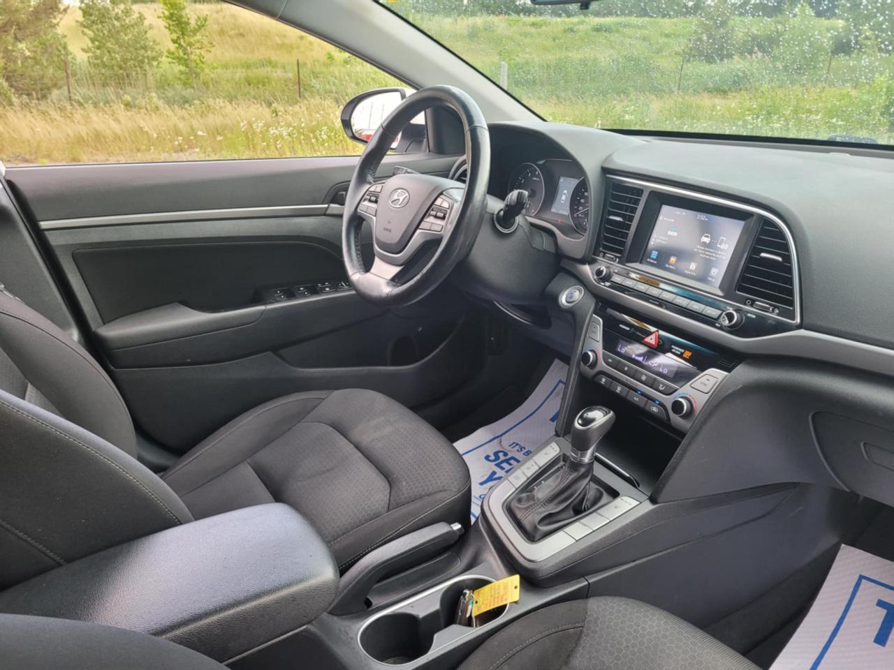 2017 Hyundai Elantra GLS Photo7