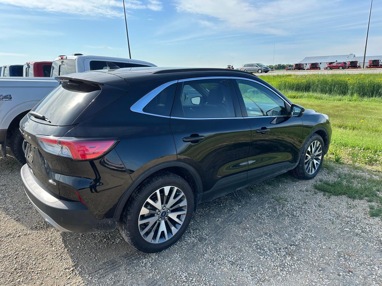 2020 Ford Escape Titanium Hybrid Photo4