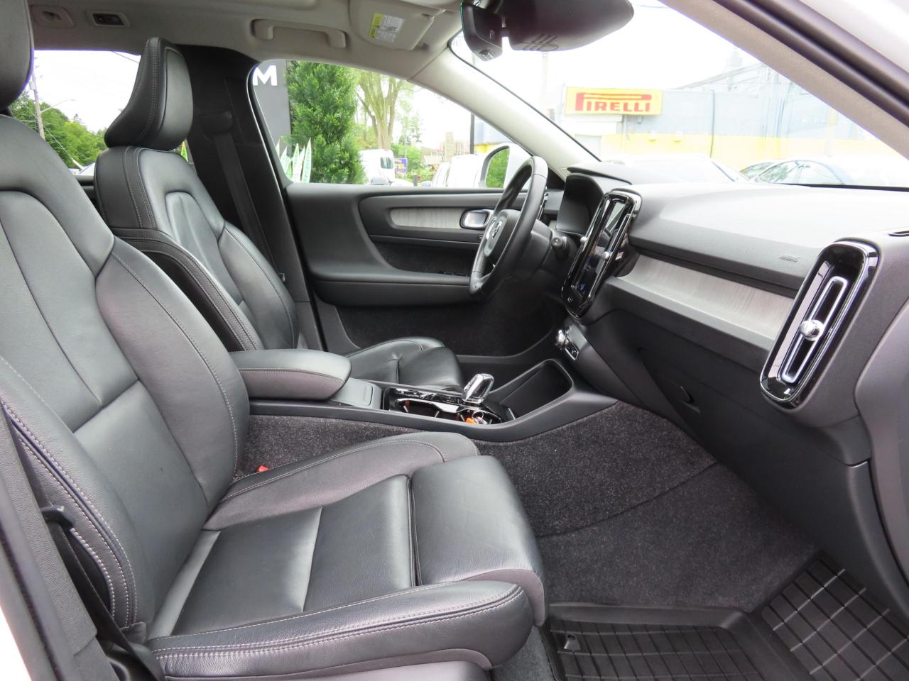 2021 Volvo XC40 T5 AWD INSCRIPTION PKG - LEATHER - SUNROOF ! Photo