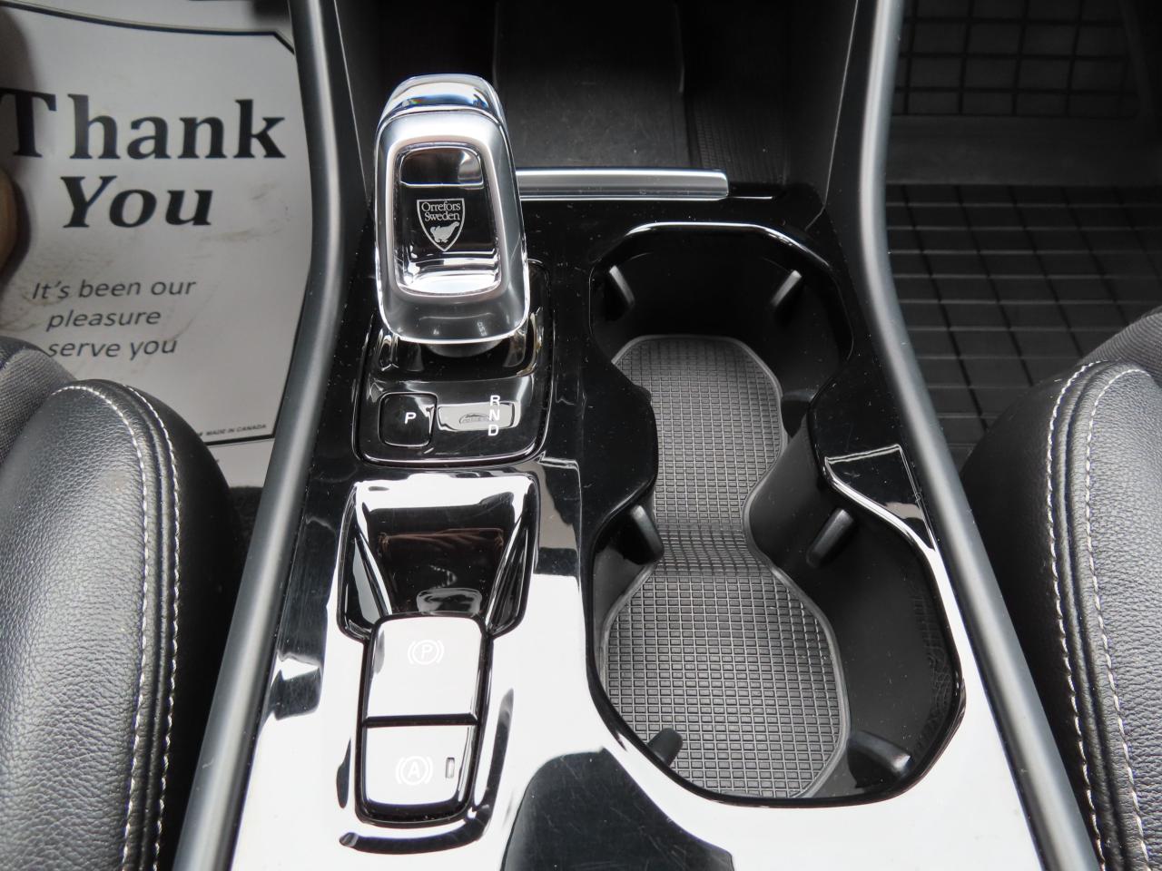 2021 Volvo XC40 T5 AWD INSCRIPTION PKG - LEATHER - SUNROOF ! Photo