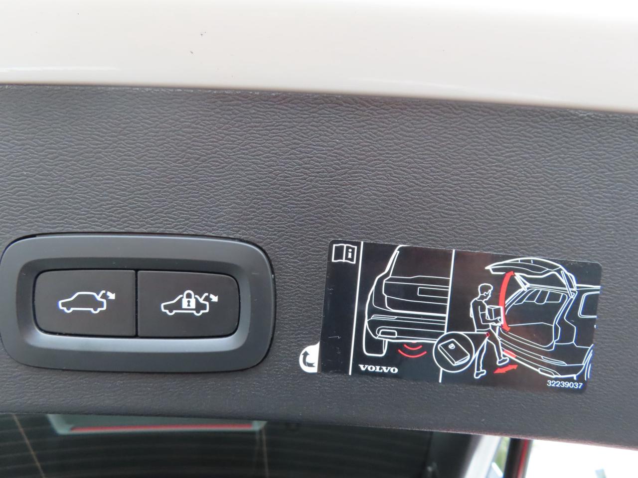 2021 Volvo XC40 T5 AWD INSCRIPTION PKG - LEATHER - SUNROOF ! Photo