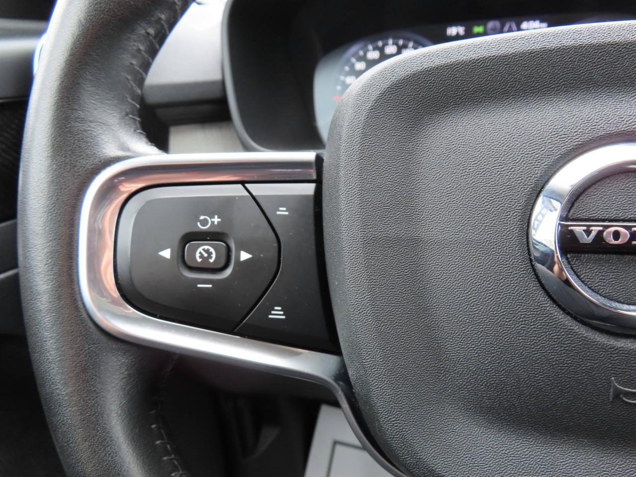 2021 Volvo XC40 T5 AWD INSCRIPTION PKG - LEATHER - SUNROOF ! Photo