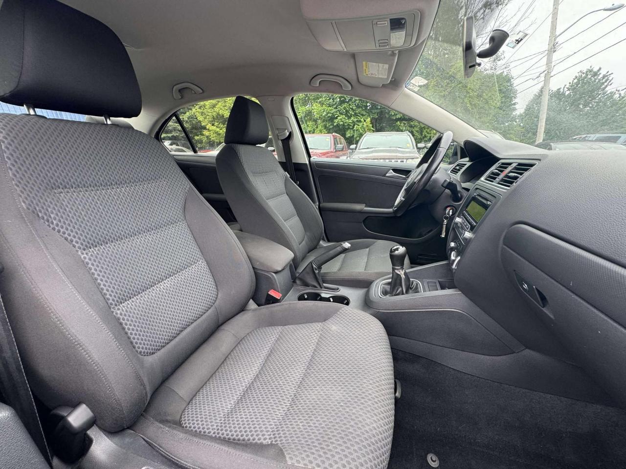 2012 Volkswagen Jetta 4dr 2.0T TDI Man Comfortline - Photo #9