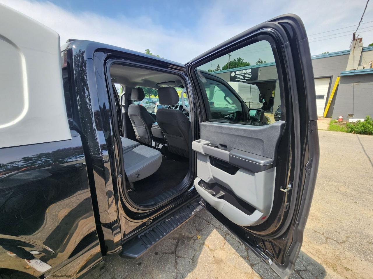 2021 Ford F-150 XLT l Clean Carfax l No Accident l Mint Condition