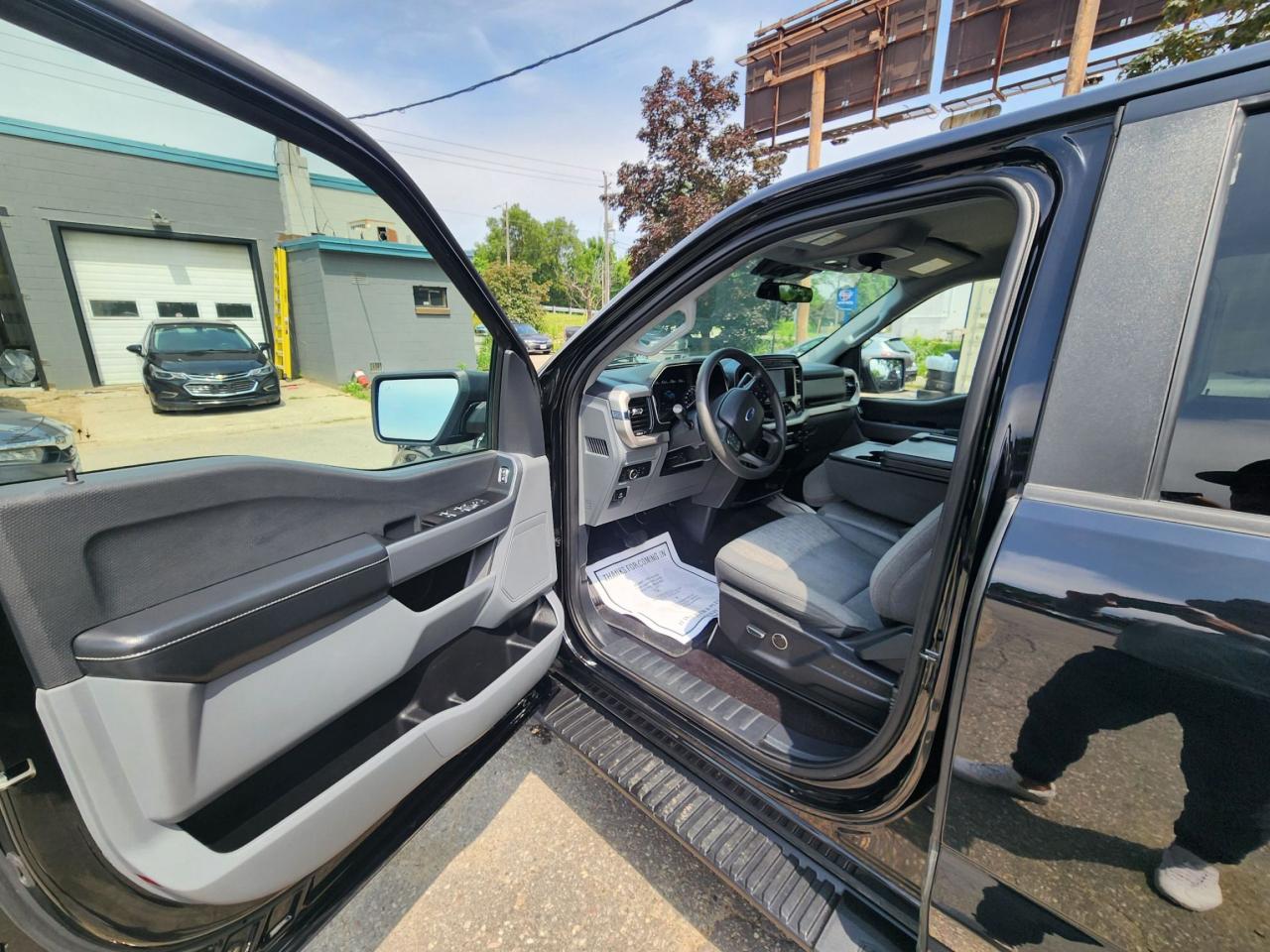 2021 Ford F-150 XLT l Clean Carfax l No Accident l Mint Condition