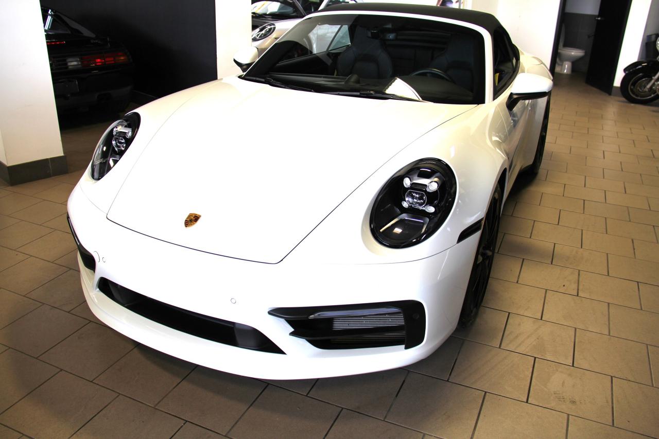 2022 Porsche 911 Carrera 4 Cabriolet Photo3