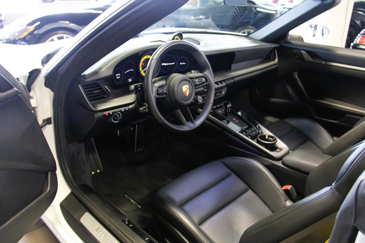 2022 Porsche 911 Carrera 4 Cabriolet - Photo #13