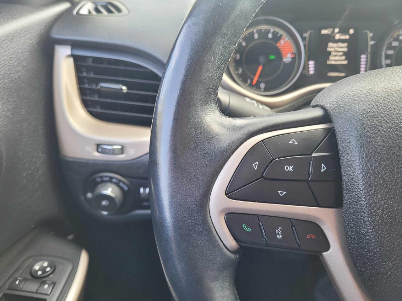 2018 Jeep Cherokee North Photo38