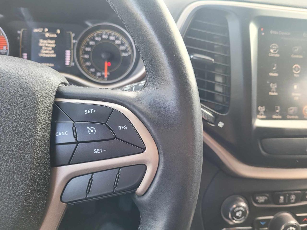 2018 Jeep Cherokee North Photo37