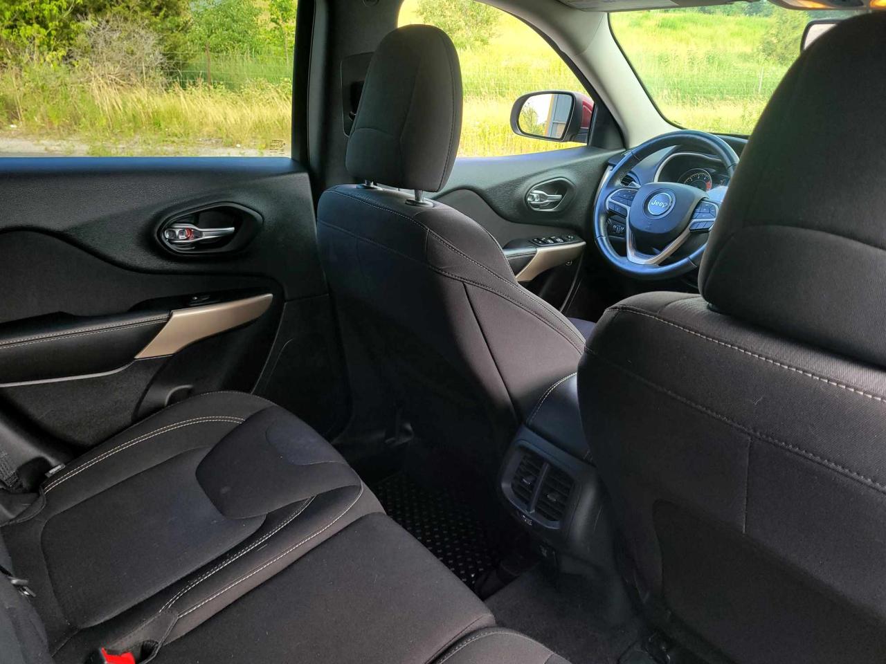 2018 Jeep Cherokee North Photo29