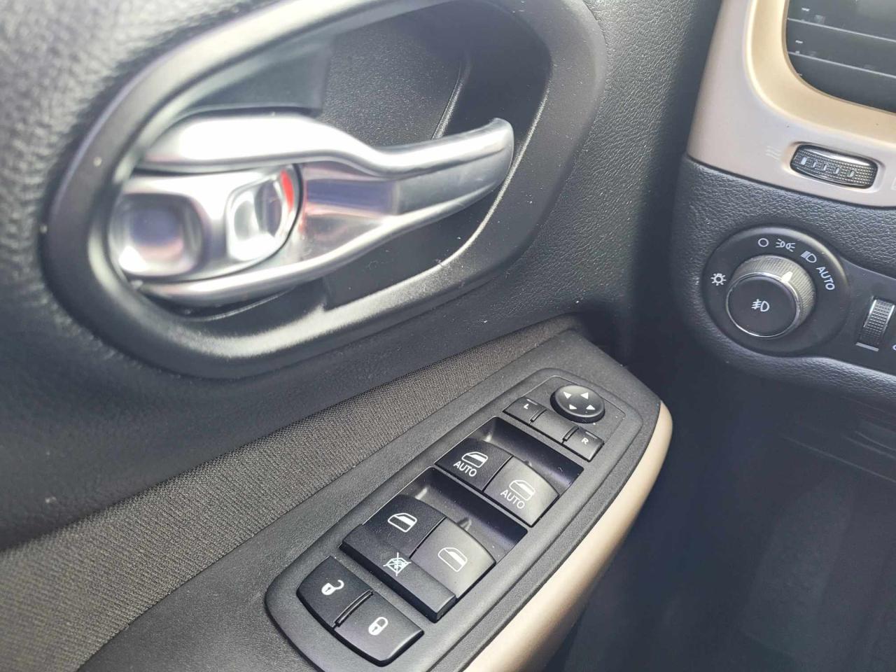2018 Jeep Cherokee North Photo35