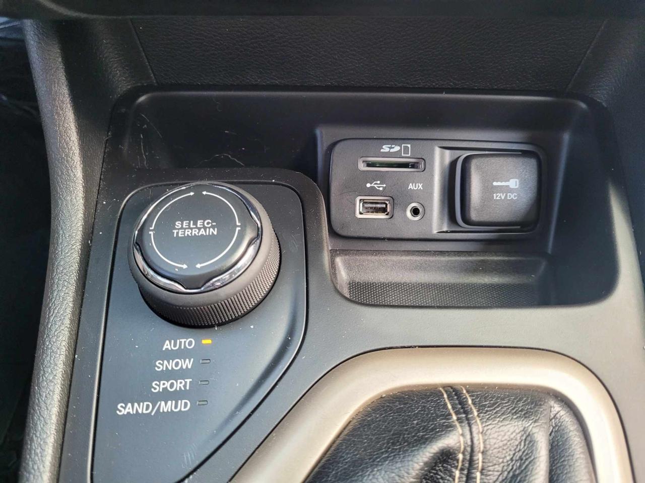 2018 Jeep Cherokee North Photo33