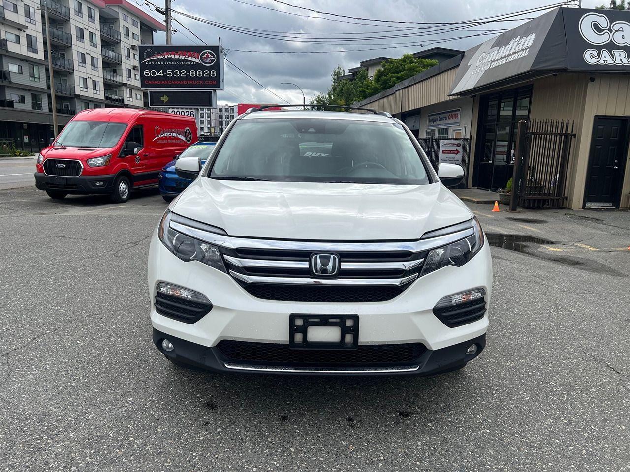2018 Honda Pilot Touring AWD Photo2