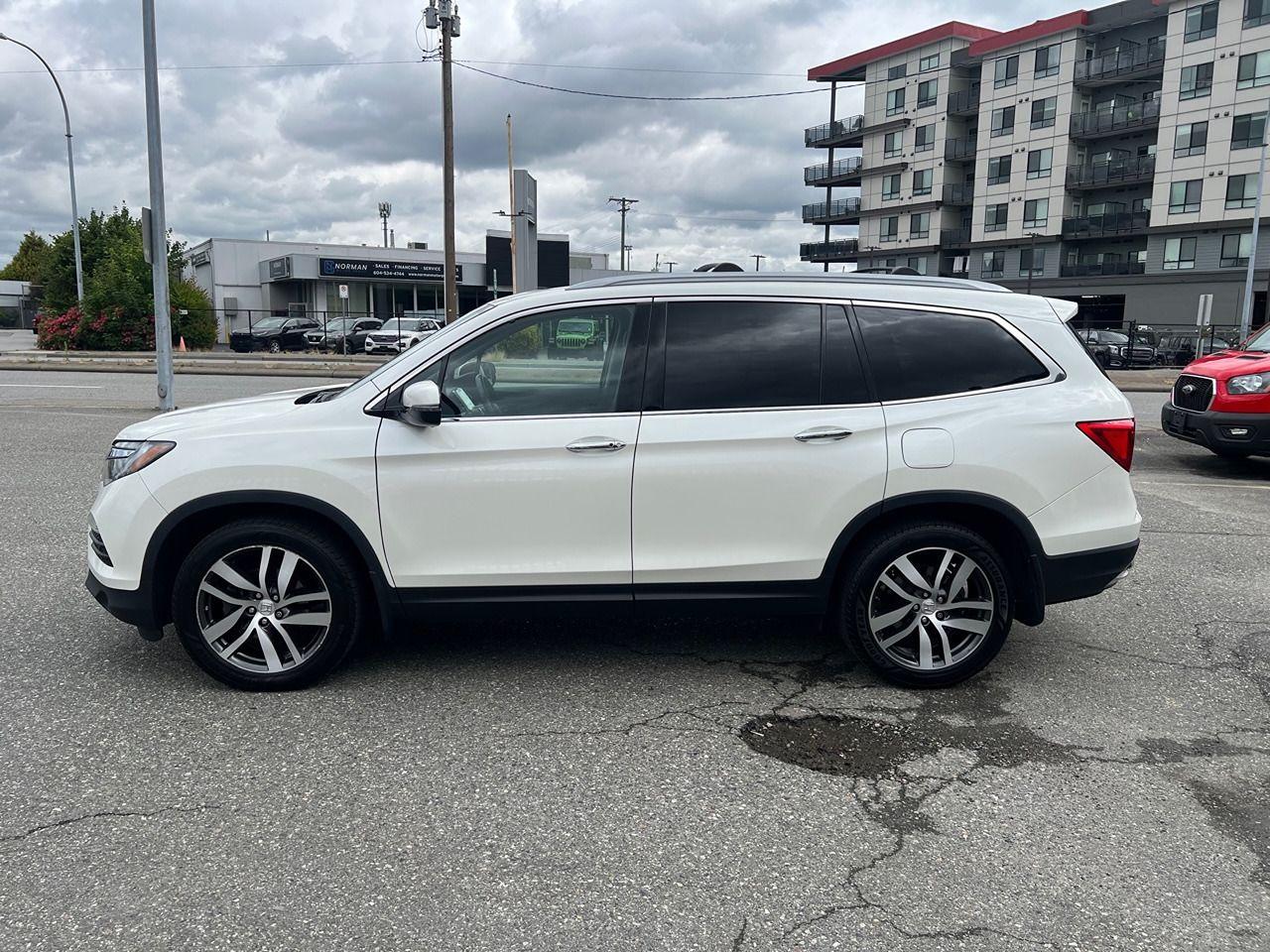 2018 Honda Pilot Touring AWD Photo4